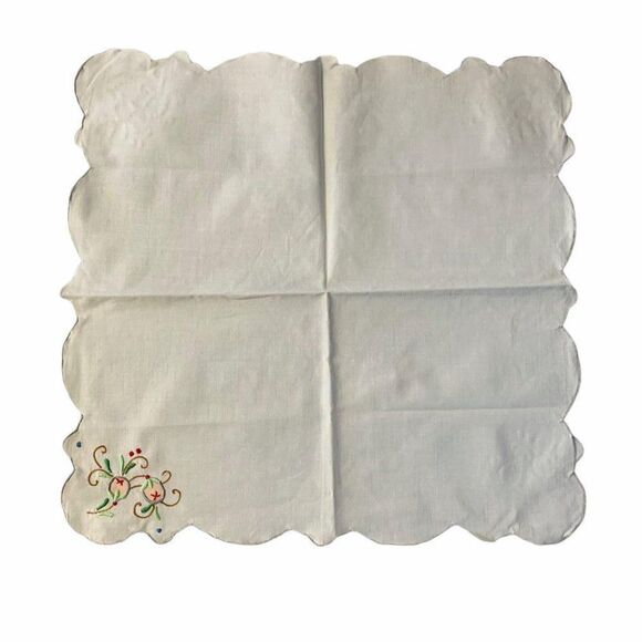Set of 2 Vintage Hand Embroidered Napkins 16 x 15 Cream Floral Scalloped Edge - Picture 4 of 5